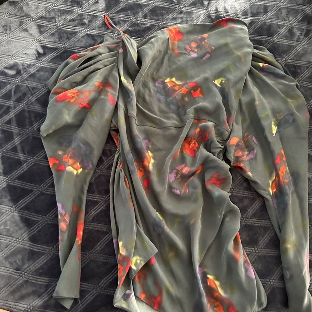 Top - Picture 2 of 2